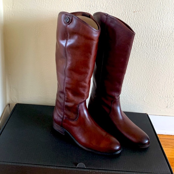 NEW: Frye Melissa Button Boot, size 8.5 in Mahogany. - Picture 2 of 5